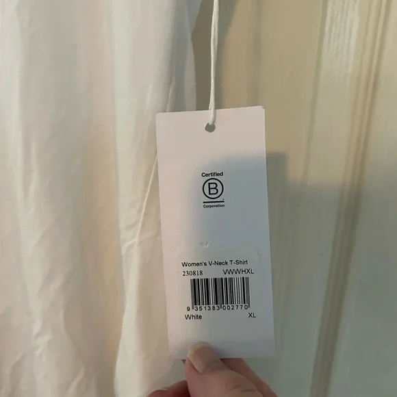 BOODY White V-Neck Short Sleeve Tee - Picture 3 of 8